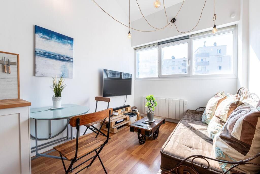 Duplex Charmant : Fibre Optique Wifi - Netflix - Confort + Grenoble Buitenkant foto